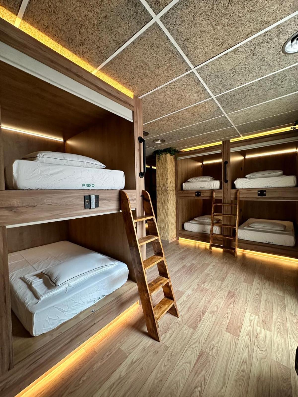 The Pod Suite Hostel Village Valencia Kültér fotó